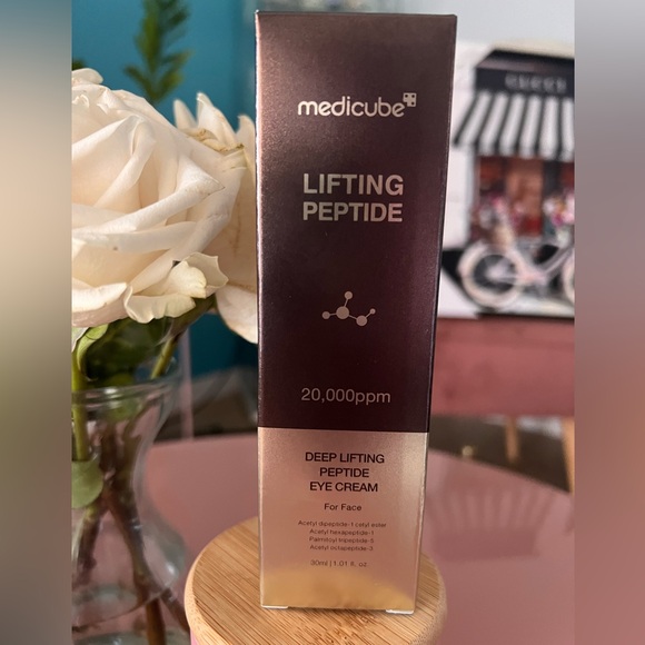NIB-Medicube Lifting Peptide Deep Lifting Eye Cream - Salmon Sperm Technology - Picture 2 of 5